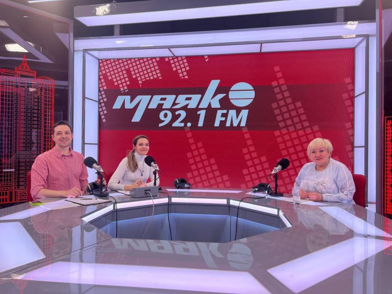 Прямой эфир на радиостанции «Маяк» на 92.1 FM.